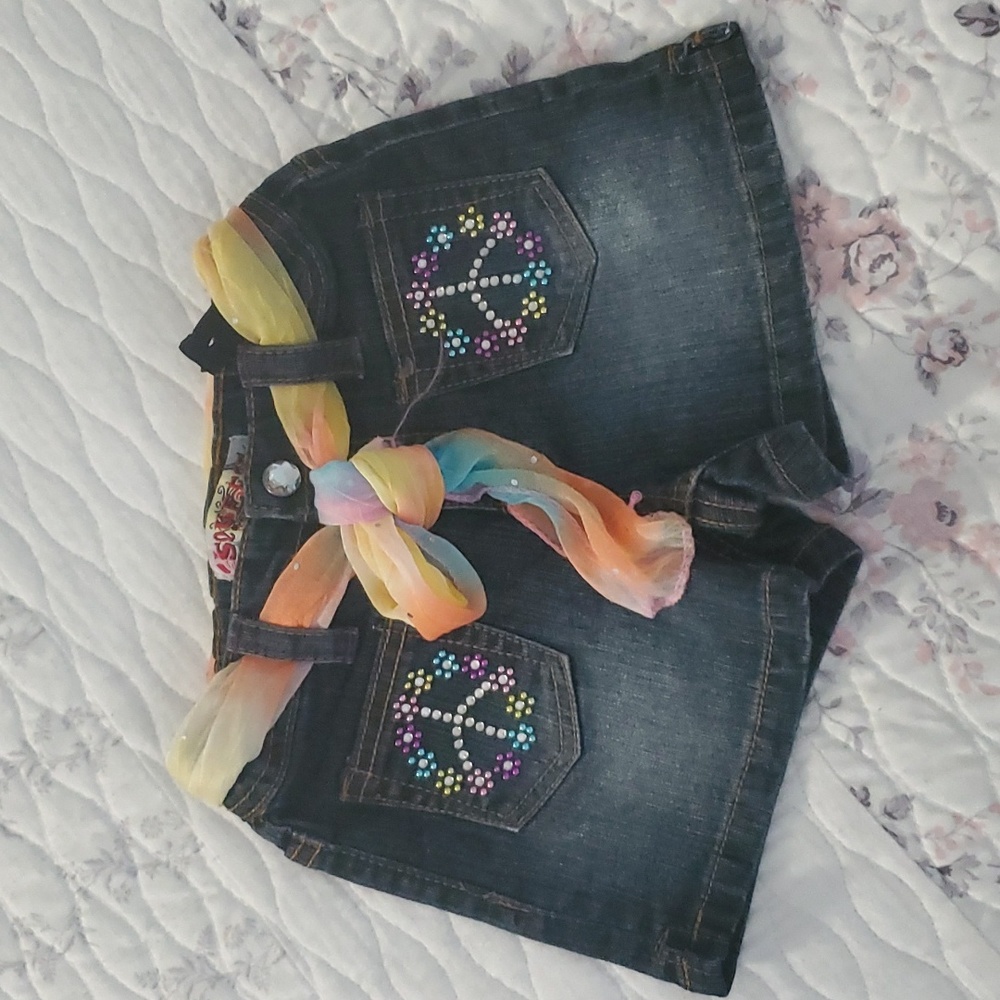 Squeeze girls studded denims short with colorful belt size 6 blue
